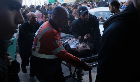 At least 70 are killed in central Gaza, in one of the war's deadliest strikes